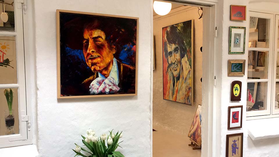 The portrait of Bob Dylan painted by Peter Simonsen is also included in the 'A Tribute To The Music' exhibition