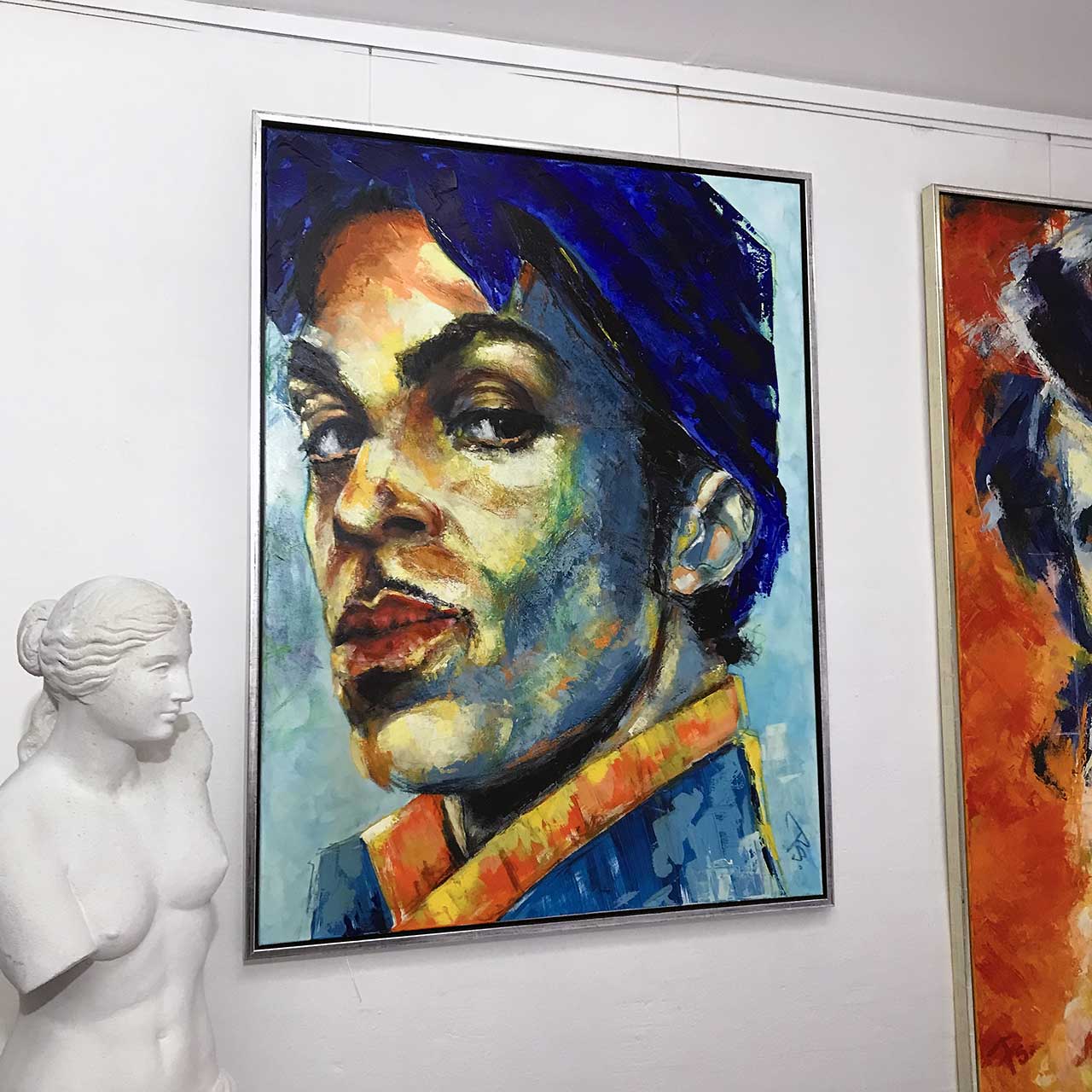 Portrætmaleri af musik ikonet Prince. Format: 90 x 120 cm. Teknikken er mixed media. Malet af portrætmaler Peter Simonsen i 2020