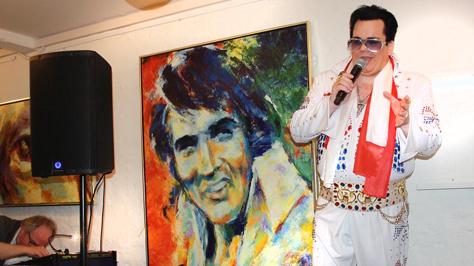 The exhibition's main artwork, the portrait of Elvis Presley, was revealed by Mike Colin Andersen, Europe's best Elvis Impersonator