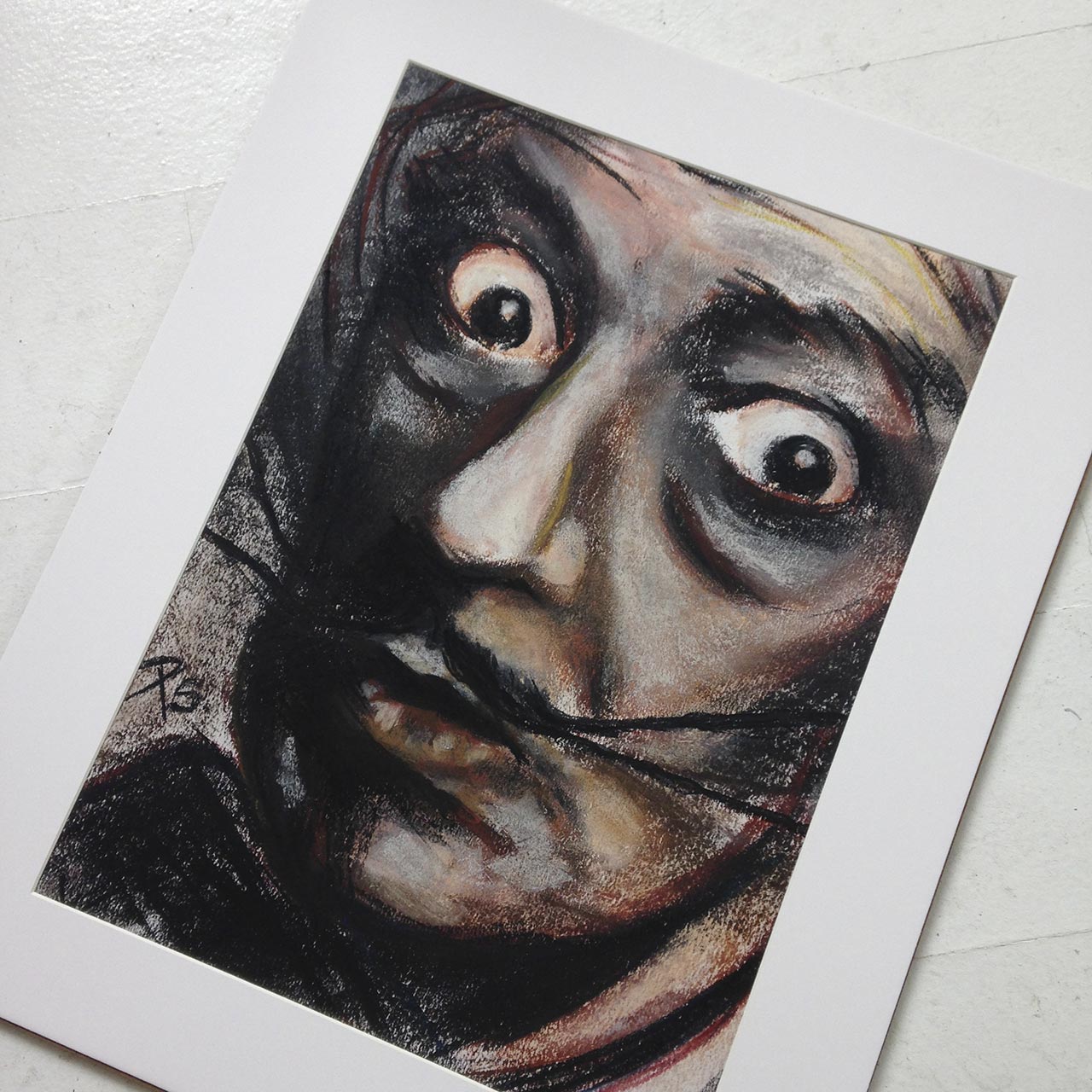 Portrættegning i kridt af Salvador Dali udført af portrættegner Peter Simonsen
